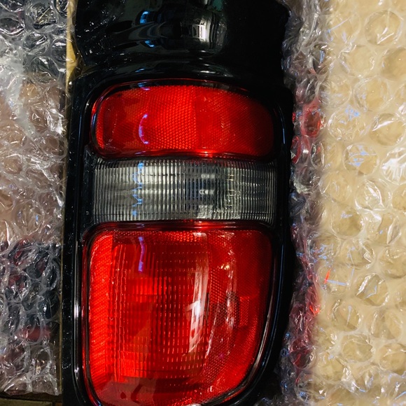 2 new back light 2new signal light for dodge ram - Picture 3 of 4